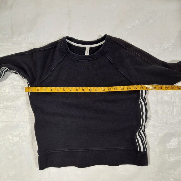 Athleta Black And White Striped Racer Cropped Sweatshirt - Picture 5 of 7